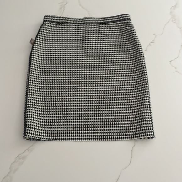 J. McLaughlin Halle Reversible Pencil Skirt Houndstooth and Floral size S - Picture 2 of 6